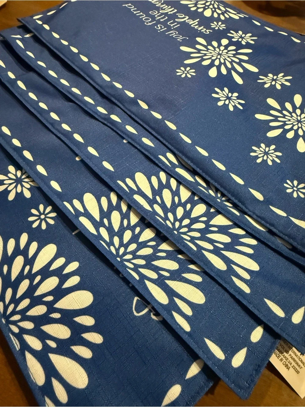 Blue Floral Quote Place Settings (6) - 'Joy is found in the simple things'